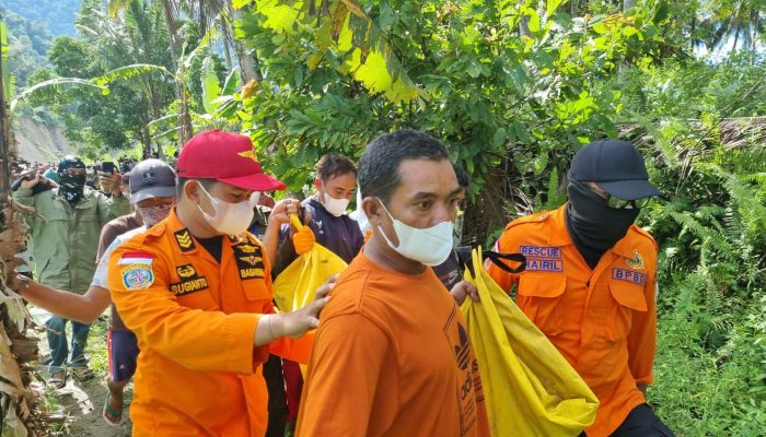 Dua Siswa Hanyut Terbawa Arus Di Sungai Kura-Kura Desa Kapiore Sigi, Satu Orang Ditemukan Tewas