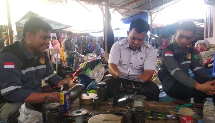 Agar Transaksi Jual Beli Lancar, Disperindag Kota Palu Melakukan Sidang Tera di Sejumlah Pasar