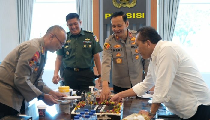 Surprise Korem 132 Tadulako Untuk Polda Sulteng Di Hari Bhayangkara Ke-77